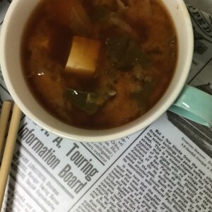 豆腐と玉ねぎのお味噌汁(赤だし)